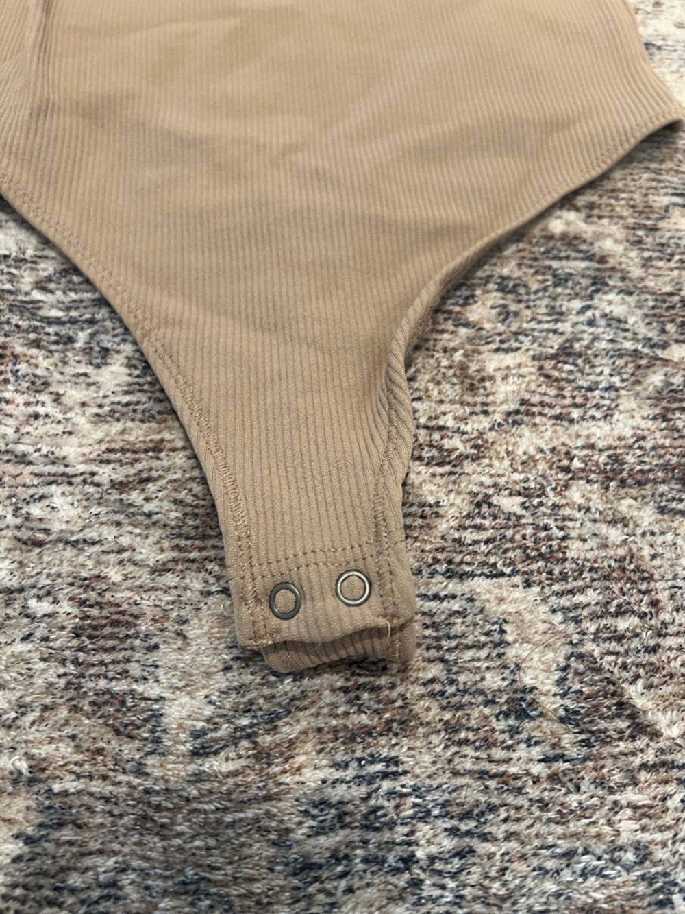 NWT Abercrombie & Fitch Ribbed Scoop-Neck Bodysuit in Beige - Picture 3 of 7